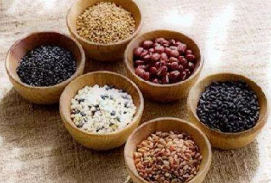 寶寶指甲長小凹窩是怎么回事 寶寶指甲長小凹窩怎么解決