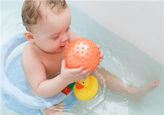 孩子喜歡夾腿摸私處是性早熟嗎 孩子喜歡夾腿摸私處