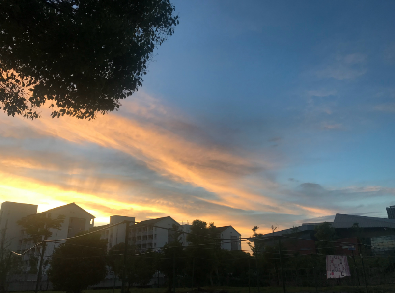 夏天吃西瓜超開心說說 夏天吃西瓜心情很好說說朋友圈