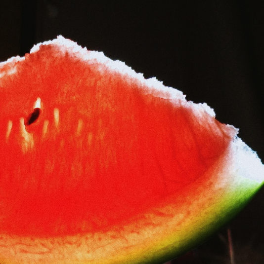 夏天吃西瓜超開心說說 夏天吃西瓜心情很好說說朋友圈