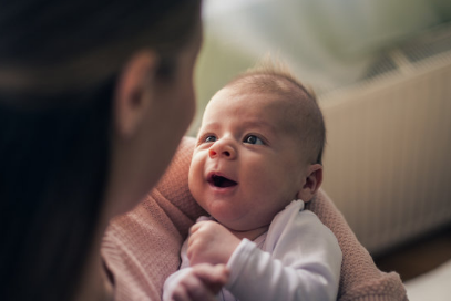 寶寶總是莫名其妙的哭是怎么回事 寶寶一陣陣哭鬧是什么原因