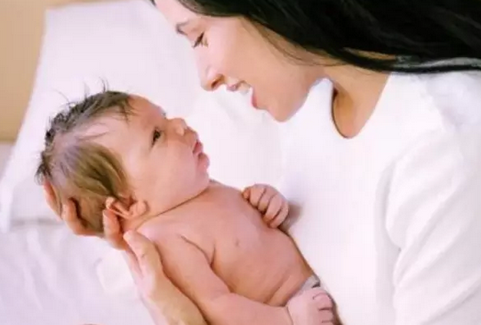 孩子睡覺時愛出虛汗是什么原因 孩子出虛汗怎么改善 孩子睡覺時愛出虛汗是什么原因 孩子出虛汗怎么改善