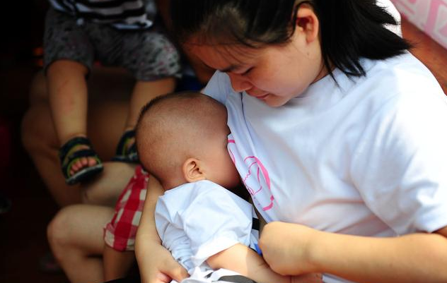 母乳喂養的幾個階段 母乳喂養需要喂奶粉嗎