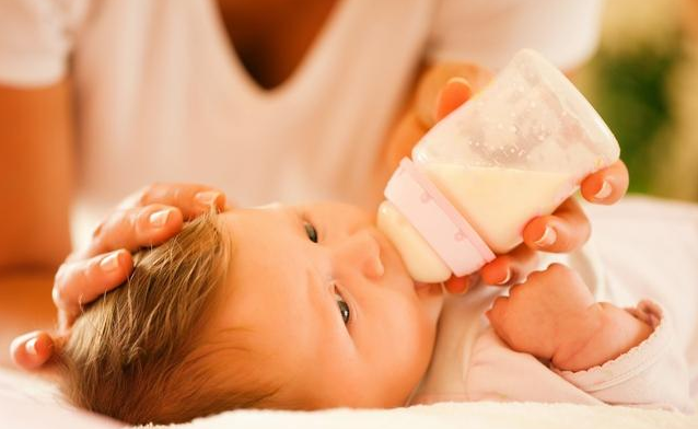 母乳喂養的幾個階段 母乳喂養需要喂奶粉嗎