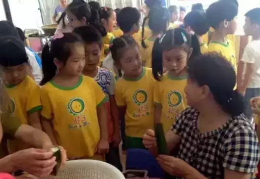 2019幼兒園端午節(jié)活動報道新聞稿 幼兒園端午節(jié)活動簡訊