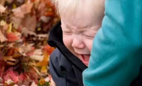 要上班舍不得孩子朋友圈說說 出去上班舍不得孩子心情說說