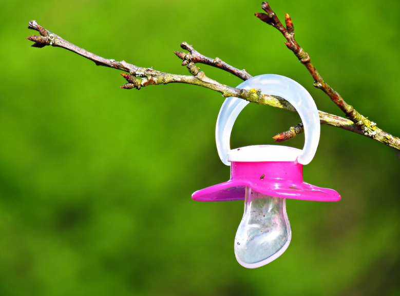 孩子用安撫奶嘴好不好 怎么看待孩子用安撫奶嘴