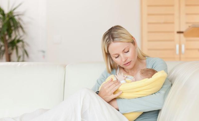 寶寶吃奶睡著了要叫醒喂嗎 寶寶為什么會吃奶睡著