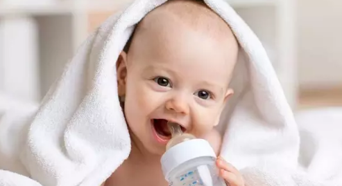 喂水不當(dāng)會(huì)導(dǎo)致孩子水中毒嗎 嬰幼兒什么情況下需要喂水