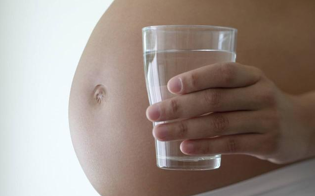孕婦每天喝多少水比較好 孕婦喝水的五大好習慣