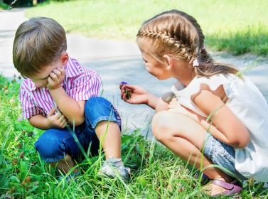引起新生兒腸絞痛的食物有哪些 新生兒腸絞痛該怎么辦 引起新生兒腸絞痛的食物有哪些 新生兒腸絞痛該怎么辦