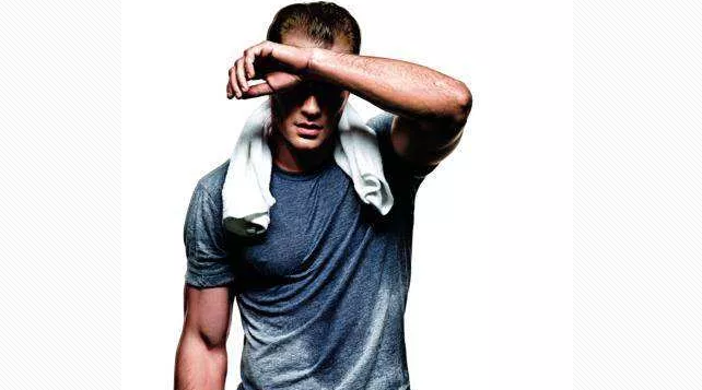 出汗多是身體在排毒嗎 夏季出汗多有異味怎么辦 出汗多是身體在排毒嗎 夏季出汗多有異味怎么辦