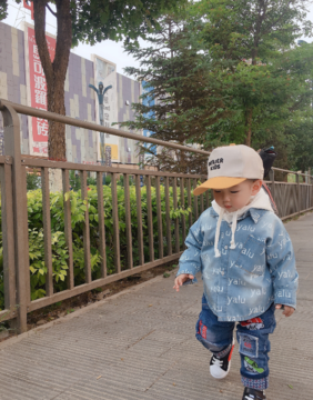 關于帶孩子的說說句子 自己帶孩子說說朋友圈