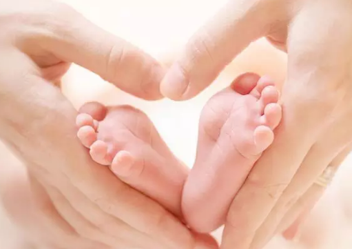 經常光腳的寶寶大腦發育更快嗎 給寶寶光腳要注意什么