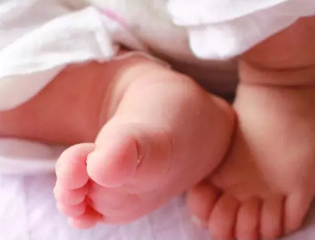 經常光腳的寶寶大腦發育更快嗎 給寶寶光腳要注意什么