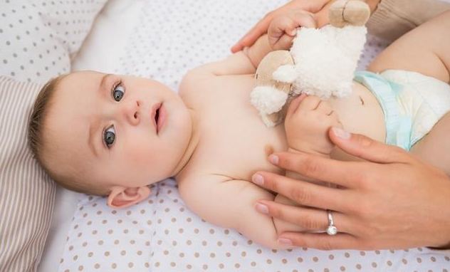 夏季寶寶腹瀉哪些情況要注意 夏季寶寶腹瀉怎么辦