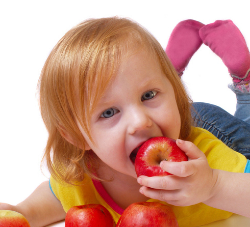 要不要給孩子吃零食 什么樣的零食適合寶寶吃 要不要給孩子吃零食 什么樣的零食適合寶寶吃