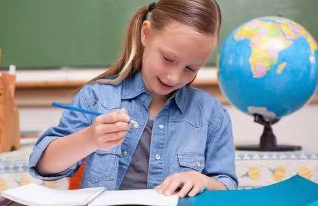 小孩寫作業(yè)小動(dòng)作太多怎么辦 小孩寫作業(yè)注意力不集中怎么改 小孩寫作業(yè)小動(dòng)作太多怎么辦 小孩寫作業(yè)注意力不集中怎么改