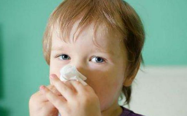 孩子流鼻血千萬別用衛生紙 孩子流鼻血該怎么辦 孩子流鼻血千萬別用衛生紙 孩子流鼻血該怎么辦