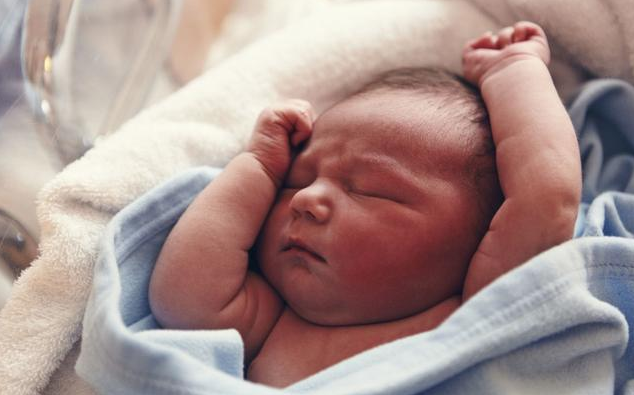 孕婦吃橘子寶寶會黃疸嗎 新生兒為什么得黃疸 孕婦吃橘子寶寶會黃疸嗎 新生兒為什么得黃疸