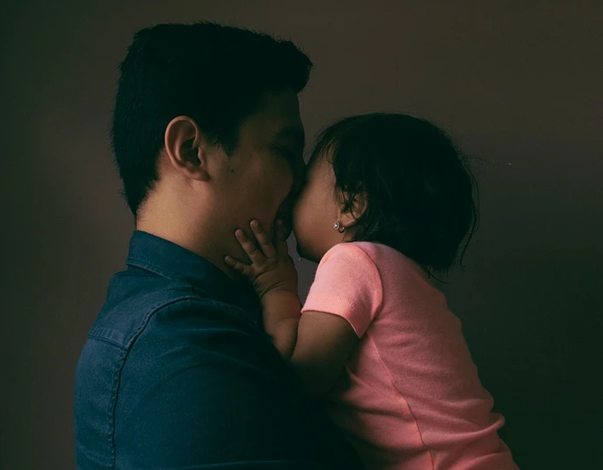 父親節收到女兒禮物的心情感言 父親節收到女兒禮物感動的心情說說