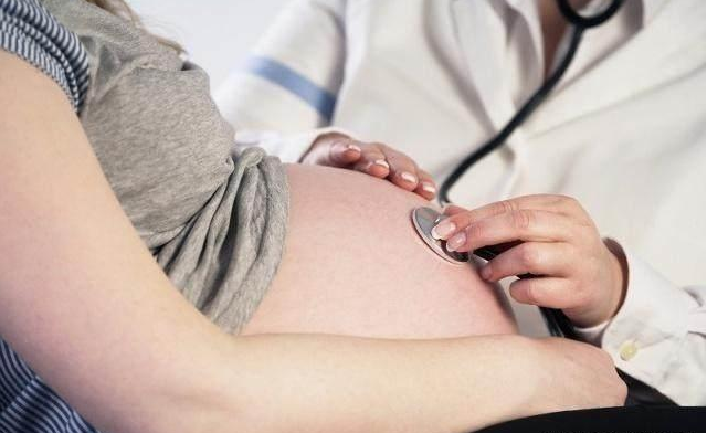 每天胎動多少次算正常 胎動越厲害寶寶越活潑嗎