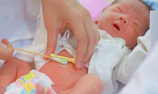 肚臍里臟東西是什么 肚臍里的臟東西怎么清理