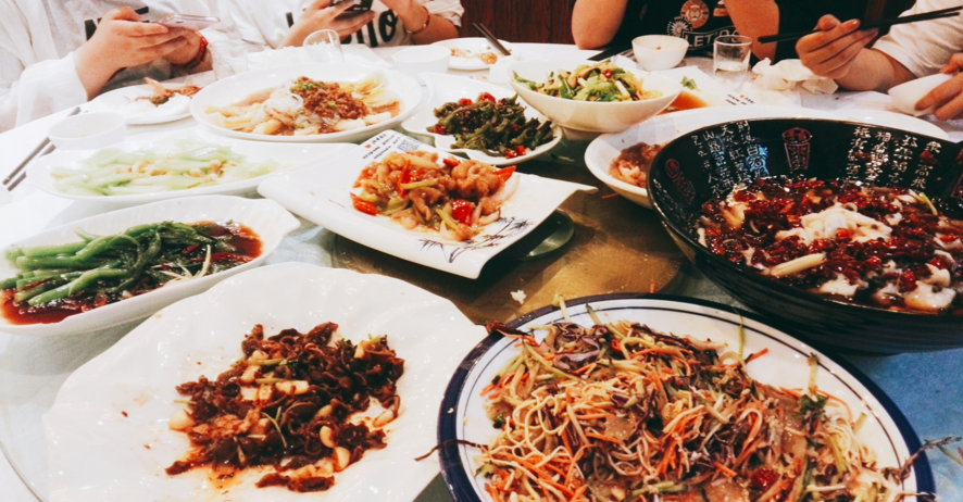 高考結(jié)束吃散伙飯心情 高考后吃散伙飯說說朋友圈