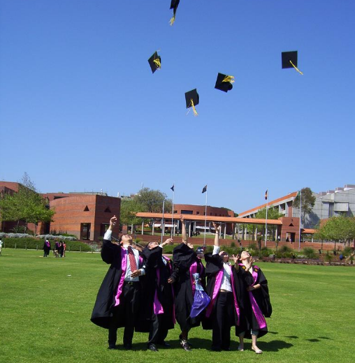 大學(xué)畢業(yè)聚餐心情感言 大學(xué)畢業(yè)聚餐發(fā)什么好