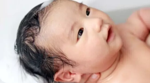 寶寶發(fā)量少如何改善 寶寶頭發(fā)少該怎么辦