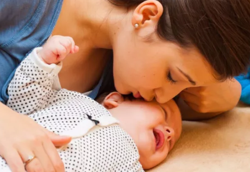 產假結束的朋友圈感言 產假結束上班舍不得寶寶說說 產假結束的朋友圈感言 產假結束上班舍不得寶寶說說