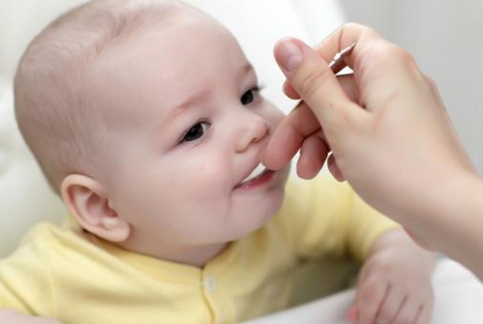 夏天寶寶總是肚子痛是怎么回事 寶寶夏季腸道傳染病怎么辦