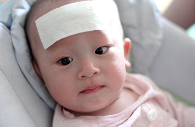 寶寶發(fā)燒可以開(kāi)空調(diào)嗎 寶寶發(fā)燒開(kāi)空調(diào)注意事項(xiàng) 寶寶發(fā)燒可以開(kāi)空調(diào)嗎 寶寶發(fā)燒開(kāi)空調(diào)注意事項(xiàng)