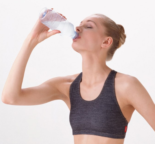 不同年齡段的孩子喝多少水比較好 如何滿足孩子夏季喝水需求 不同年齡段的孩子喝多少水比較好 如何滿足孩子夏季喝水需求