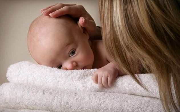 夏天能給寶寶剃光頭嗎 常見的剃光頭誤區