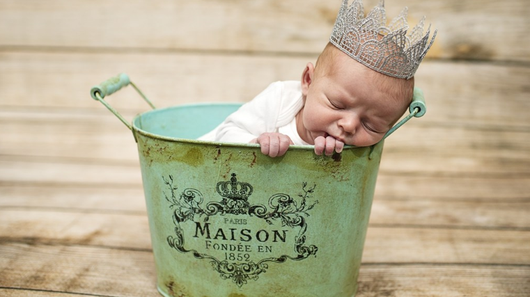 給孩子拍嗝好不好 給新生兒拍嗝應該拍出聲嗎