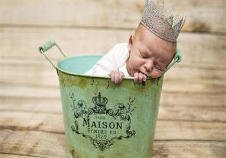 給孩子拍嗝好不好 給新生兒拍嗝應該拍出聲嗎