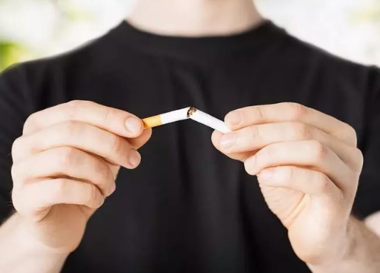 懷孕抽煙對寶寶有哪些危害 懷孕后準爸爸能吸煙嗎