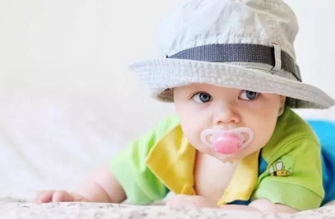 給寶寶使用安撫奶嘴要注意什么 寶寶安撫奶嘴怎么清洗