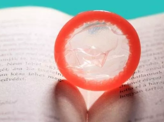 蹭一蹭也會懷孕嗎 哪些避孕方式是錯誤的 蹭一蹭也會懷孕嗎 哪些避孕方式是錯誤的