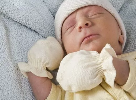 夏季寶寶穿的越少越好嗎 夏季怎么給寶寶穿衣服好 夏季寶寶穿的越少越好嗎 夏季怎么給寶寶穿衣服好