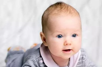 夏季寶寶穿的越少越好嗎 夏季怎么給寶寶穿衣服好 夏季寶寶穿的越少越好嗎 夏季怎么給寶寶穿衣服好