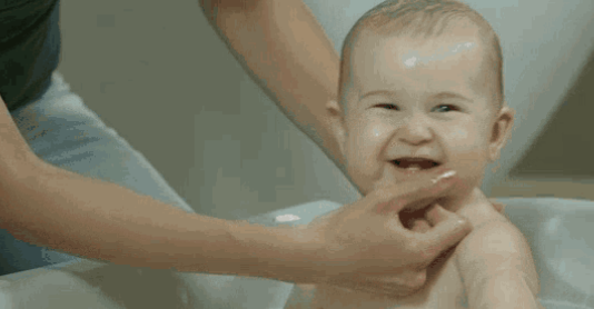 夏季應(yīng)該多久給寶寶洗澡好 夏季給寶寶洗澡怎么洗比較好