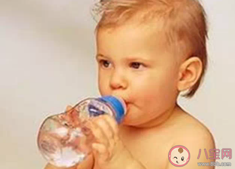 寶寶頻繁長(zhǎng)鵝口瘡是什么原因 寶寶長(zhǎng)了鵝口瘡怎么治療