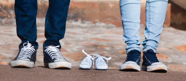 寶寶的學(xué)步鞋真的適合學(xué)走路的時(shí)候穿嗎 寶寶的鞋怎么選比較好 寶寶的學(xué)步鞋真的適合學(xué)走路的時(shí)候穿嗎 寶寶的鞋怎么選比較好