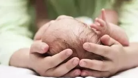 囟門閉合早影響寶貝智力么 寶寶囟門摸一摸會(huì)不會(huì)變傻