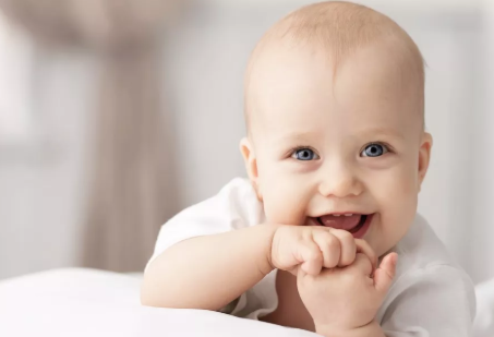 囟門閉合早影響寶貝智力么 寶寶囟門摸一摸會(huì)不會(huì)變傻