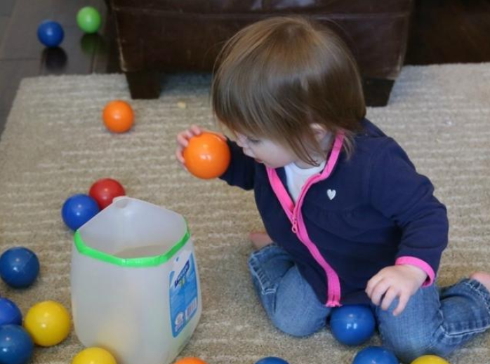 寶寶為什么喜歡扔東西 寶寶亂扔東西怎么管 寶寶為什么喜歡扔東西 寶寶亂扔東西怎么管