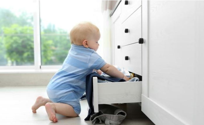 寶寶為什么喜歡扔東西 寶寶亂扔東西怎么管 寶寶為什么喜歡扔東西 寶寶亂扔東西怎么管