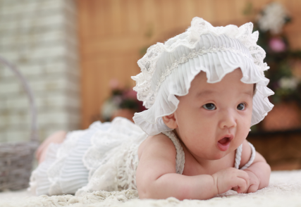 新生兒穿多點(diǎn)還是穿少點(diǎn)好 新生兒怎么穿衣服